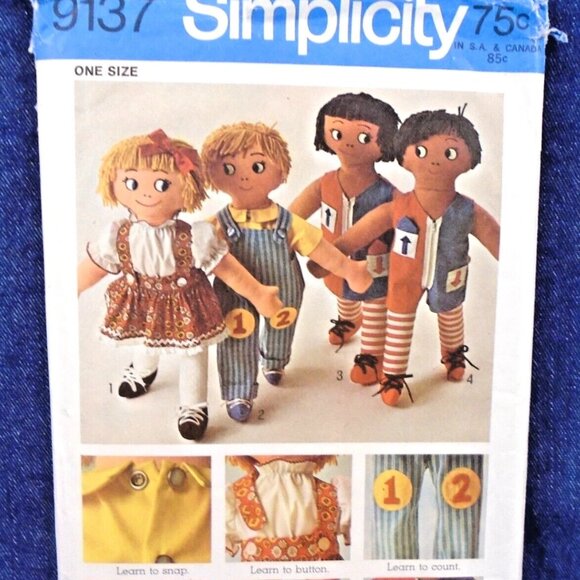 VINTAGE Simplicity Pattern 9137 70s Rag Dolls Learn to Dress, Tie Shoes, ETC - Picture 1 of 5